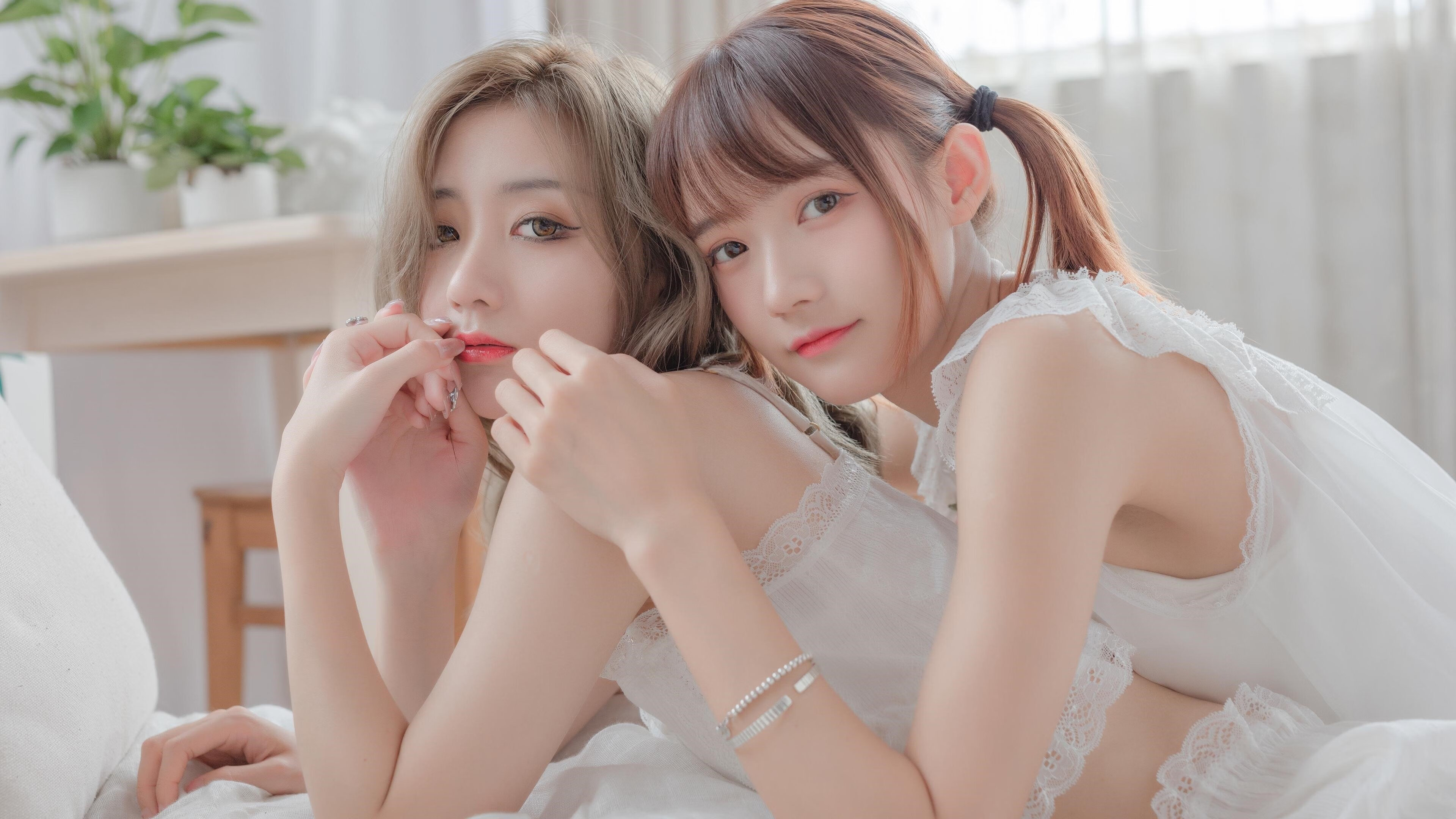 开云官网首页-森林狼险胜热火，系列赛焦点战中爱德华兹带伤作战，森林狼爱德华兹首秀